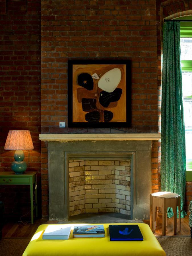 The Observatory Hotel クライストチャーチ エクステリア 写真 A fireplace at the house