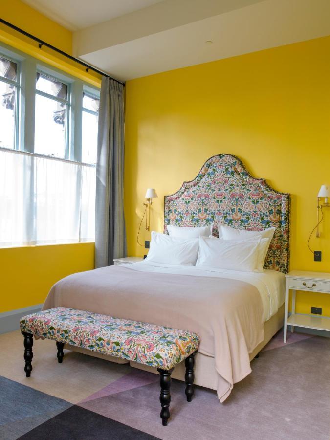 The Observatory Hotel クライストチャーチ エクステリア 写真 A bedroom at the hotel