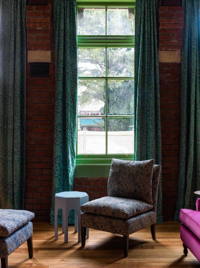 The Observatory Hotel クライストチャーチ エクステリア 写真 Window in the living room