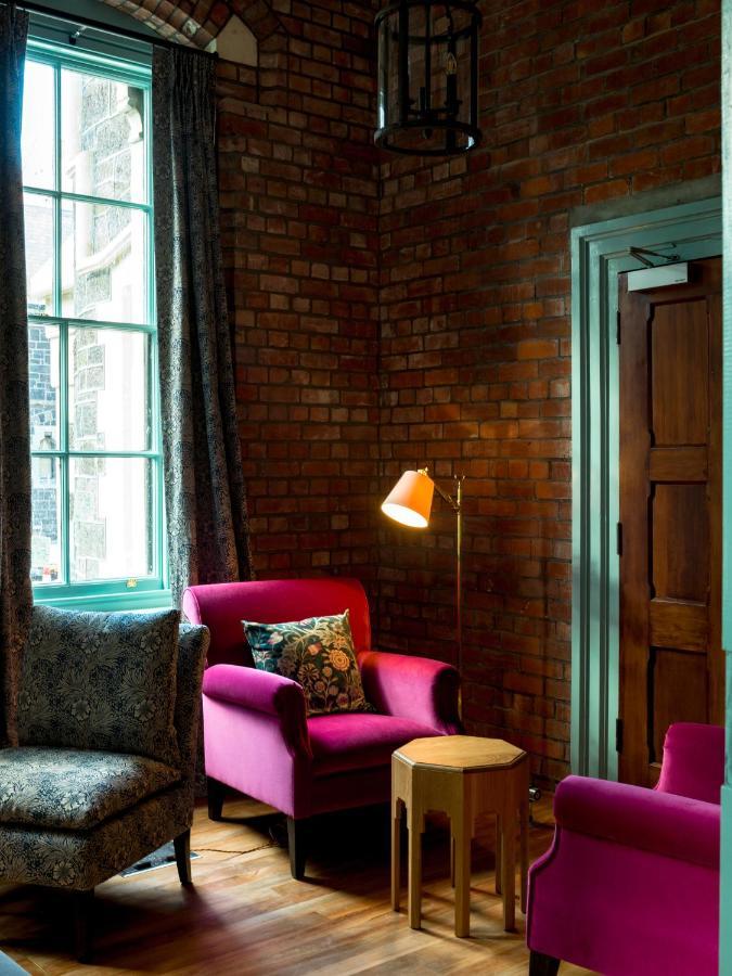 The Observatory Hotel クライストチャーチ エクステリア 写真 A room at the hotel