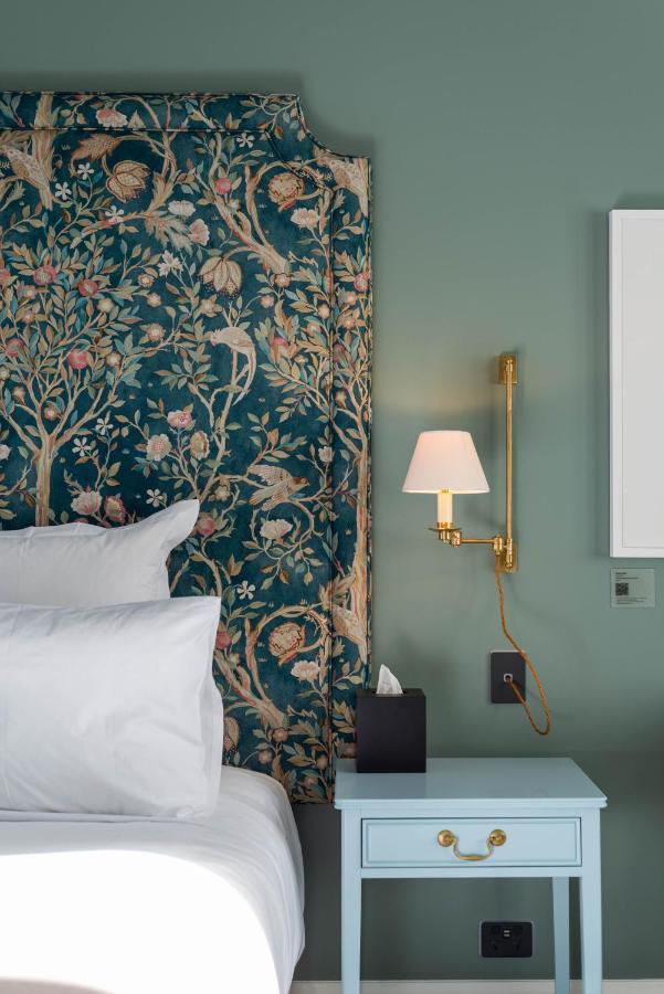 The Observatory Hotel クライストチャーチ エクステリア 写真 A wall light
