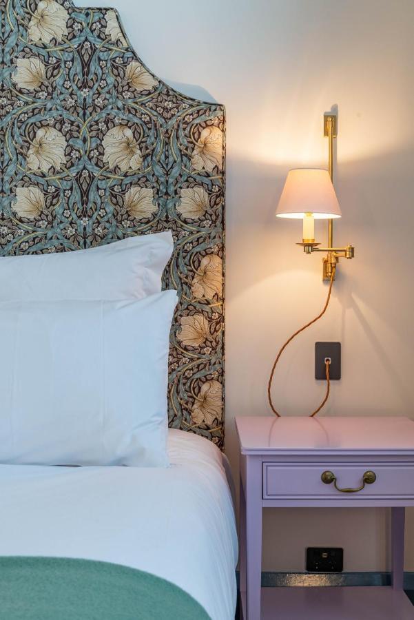 The Observatory Hotel クライストチャーチ エクステリア 写真 A wall light