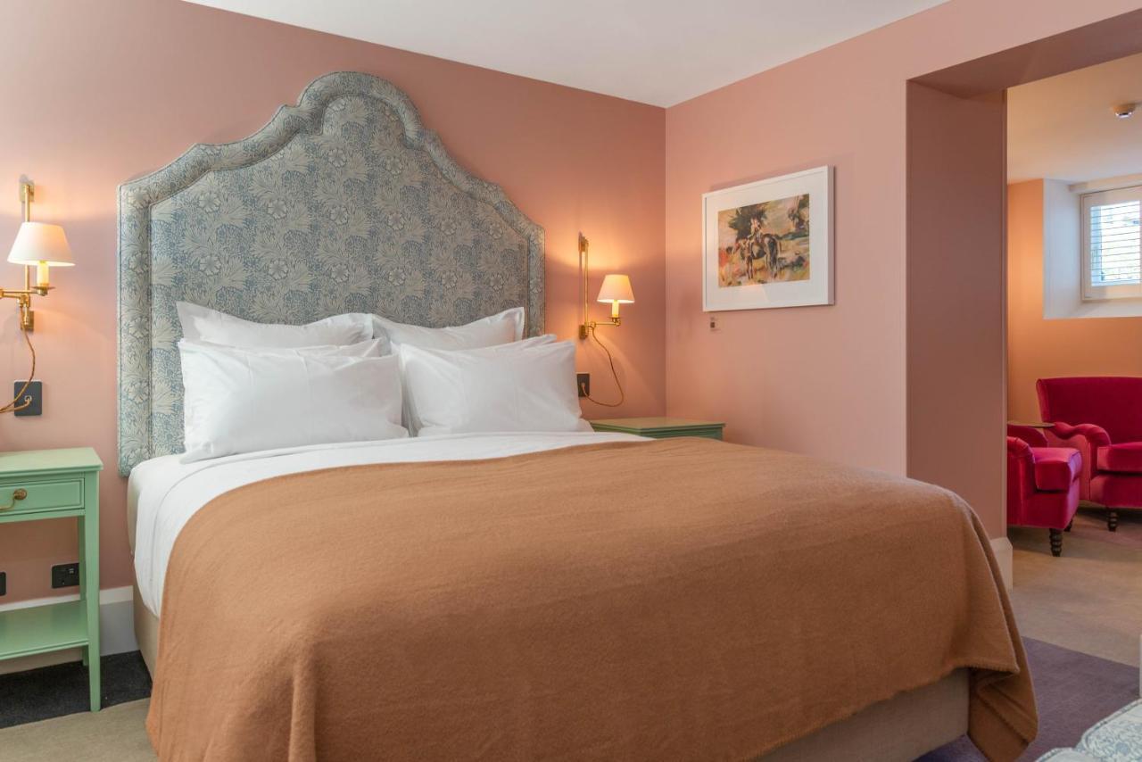 The Observatory Hotel クライストチャーチ エクステリア 写真 A bedroom at the hotel