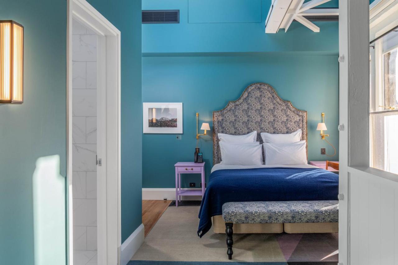 The Observatory Hotel クライストチャーチ エクステリア 写真 A bedroom at the hotel