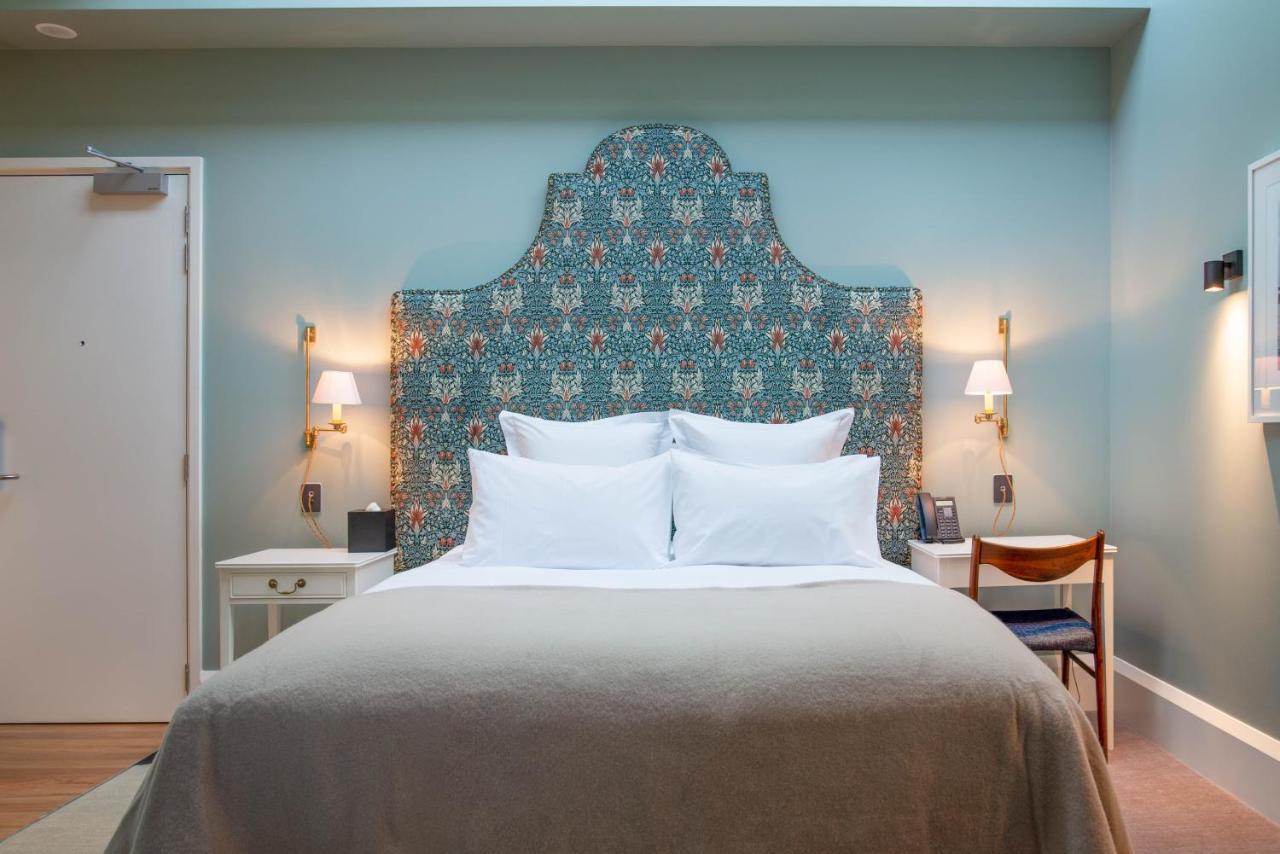 The Observatory Hotel クライストチャーチ エクステリア 写真 A bedroom at the hotel
