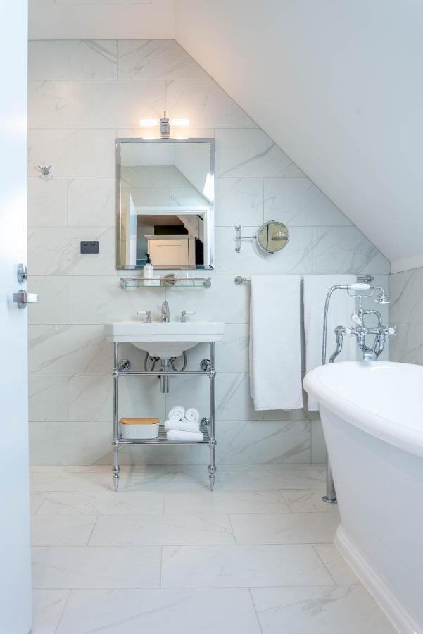 The Observatory Hotel クライストチャーチ エクステリア 写真 Bathroom
