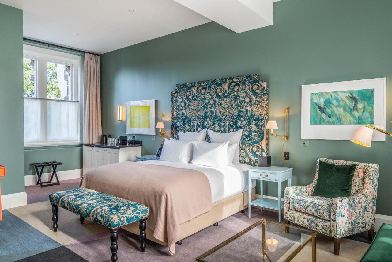 The Observatory Hotel クライストチャーチ エクステリア 写真 A bedroom at the hotel