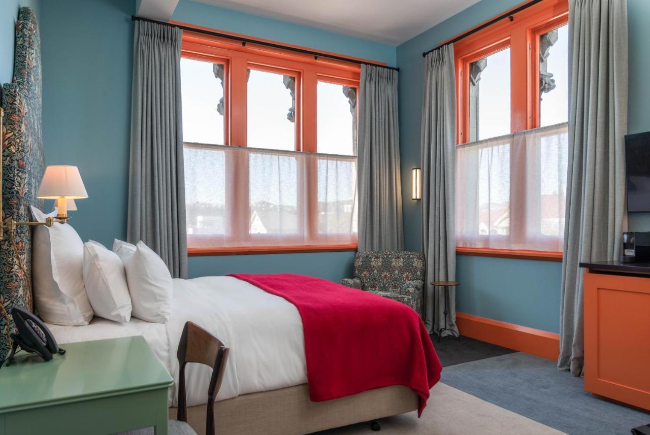 The Observatory Hotel クライストチャーチ エクステリア 写真 A guest room at Hotel Valencia