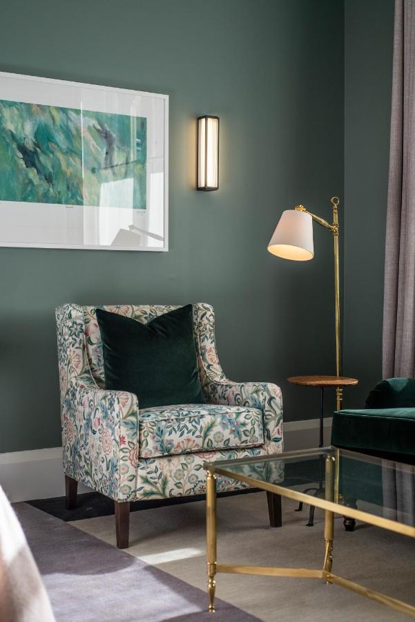The Observatory Hotel クライストチャーチ エクステリア 写真 A floor lamp