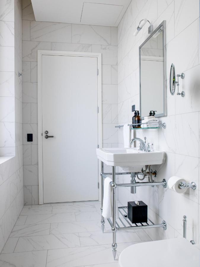 The Observatory Hotel クライストチャーチ エクステリア 写真 Bathroom