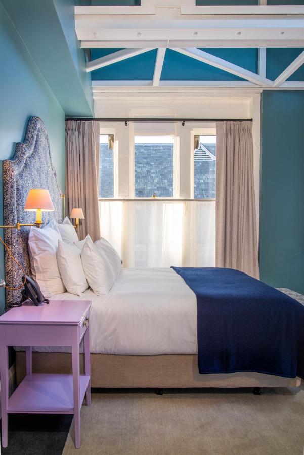 The Observatory Hotel クライストチャーチ エクステリア 写真 A bedroom at the hotel