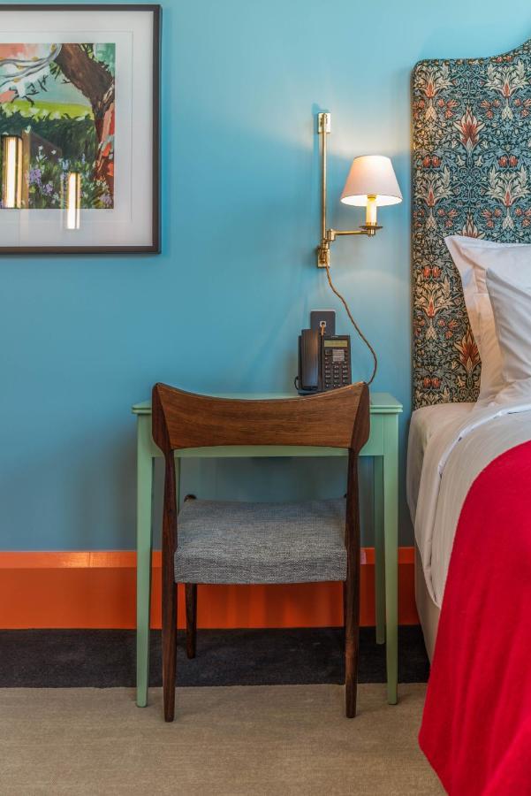 The Observatory Hotel クライストチャーチ エクステリア 写真 A telephone in a hotel room
