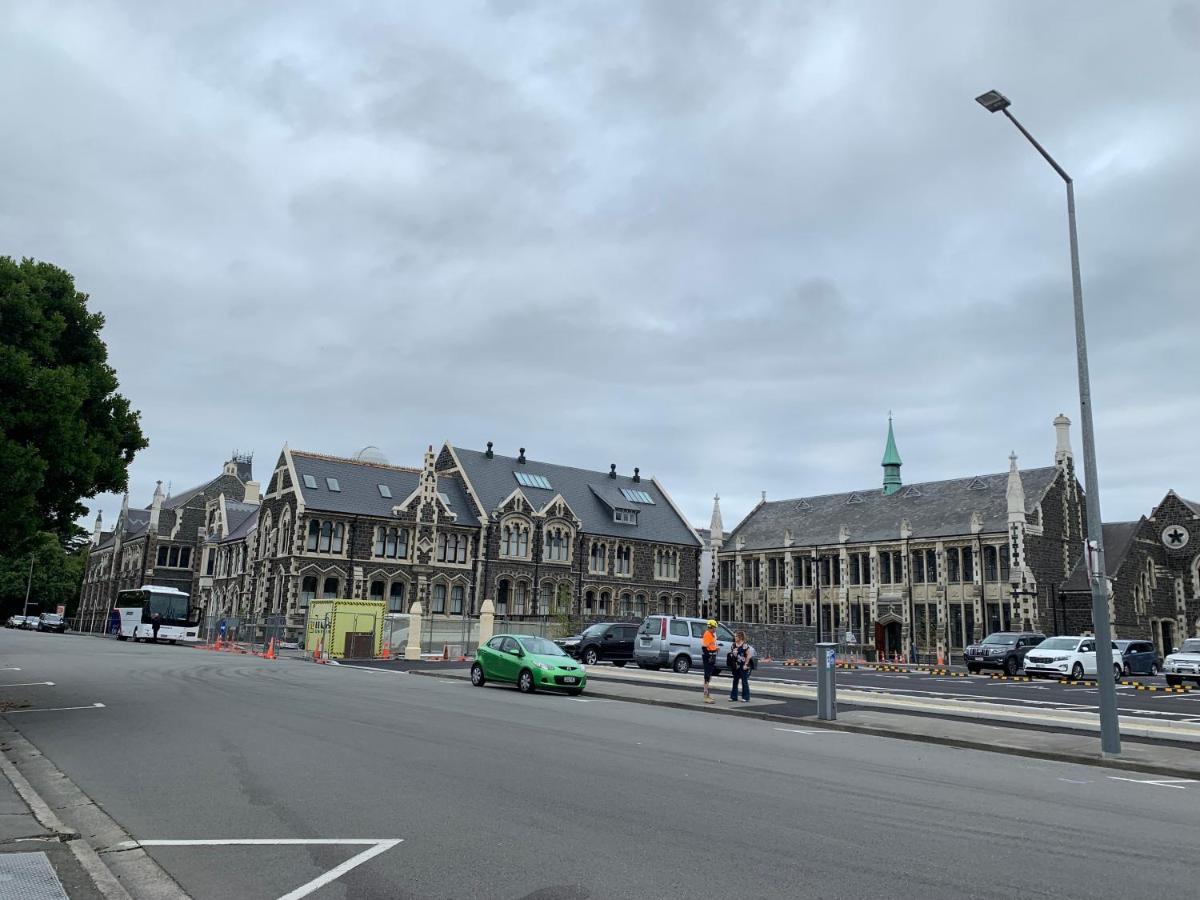 The Observatory Hotel クライストチャーチ エクステリア 写真 The school buildings from the north